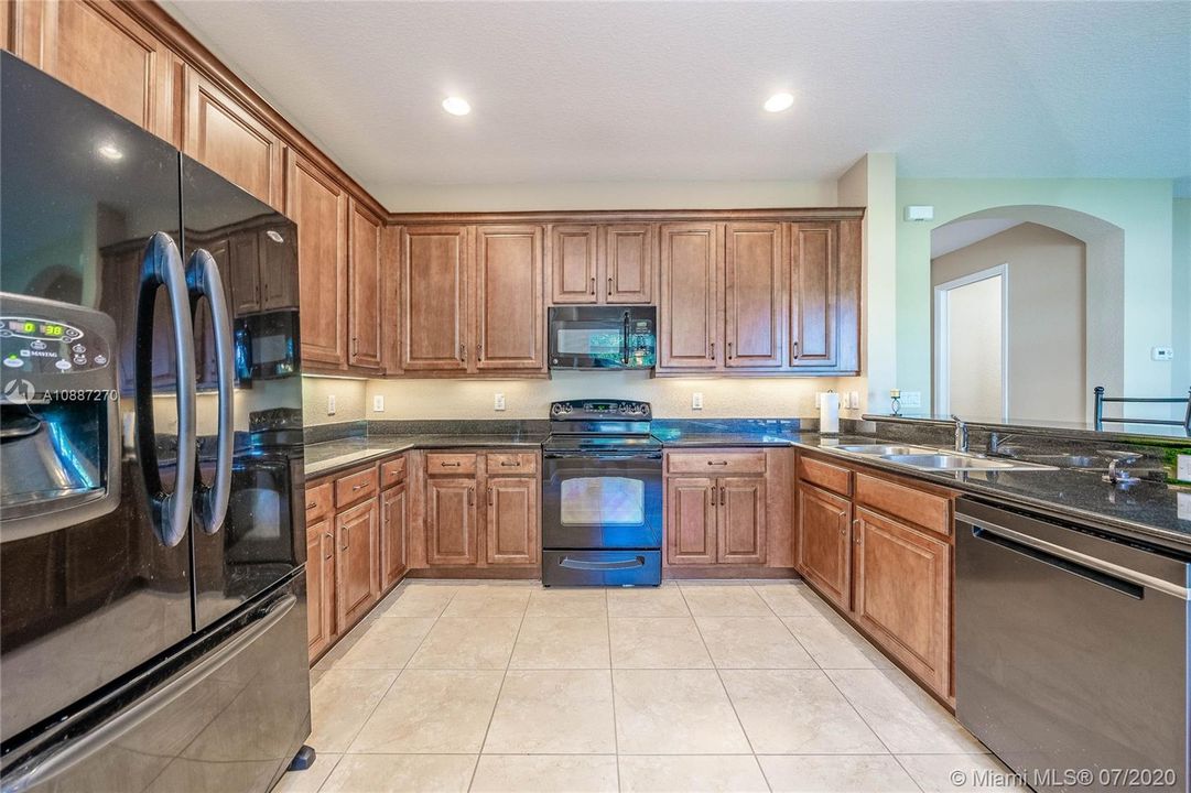Recently Sold: $449,000 (5 beds, 4 baths, 3104 Square Feet)