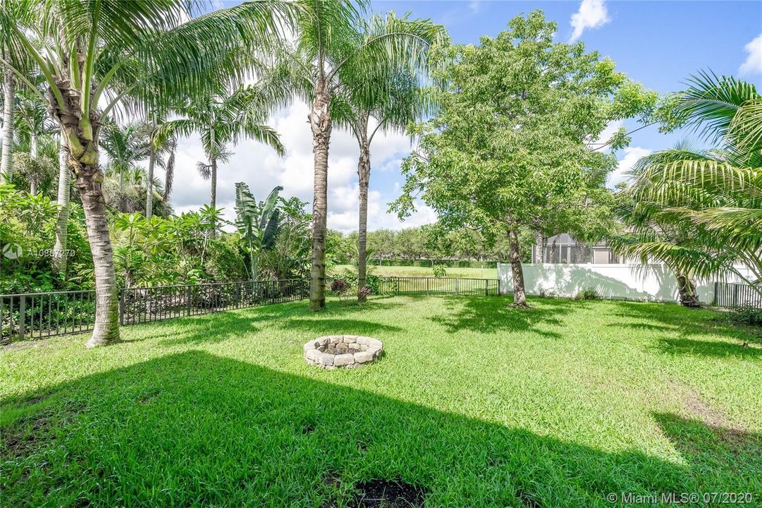 Recently Sold: $449,000 (5 beds, 4 baths, 3104 Square Feet)
