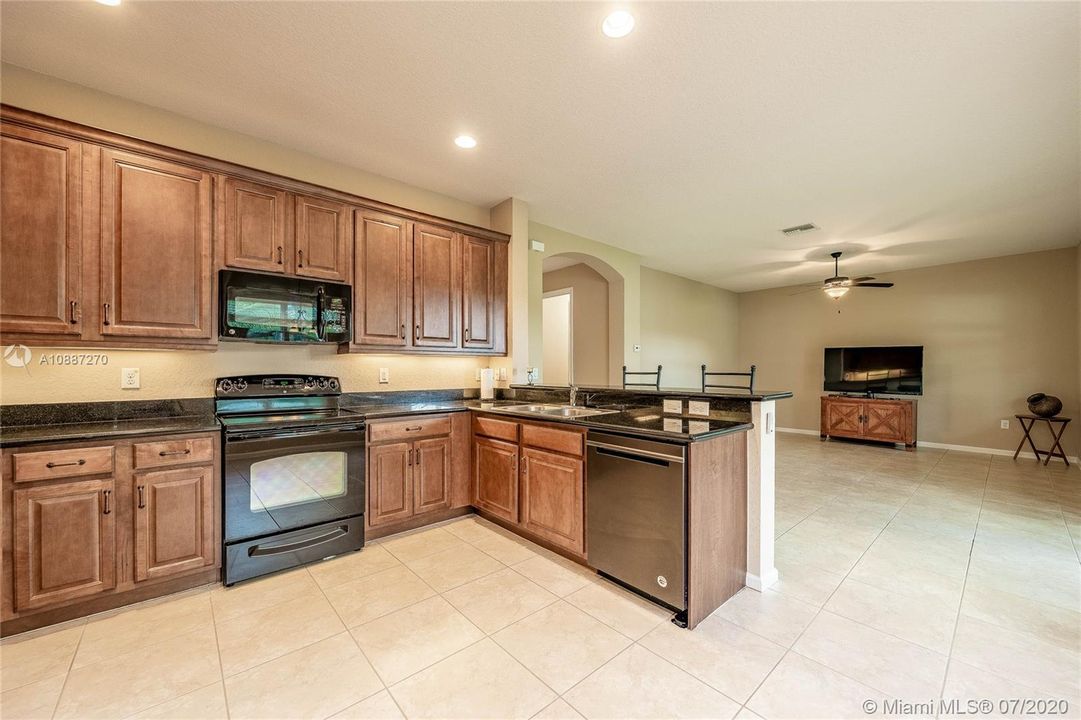 Recently Sold: $449,000 (5 beds, 4 baths, 3104 Square Feet)