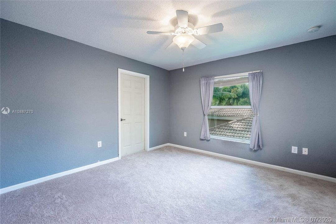 Recently Sold: $449,000 (5 beds, 4 baths, 3104 Square Feet)