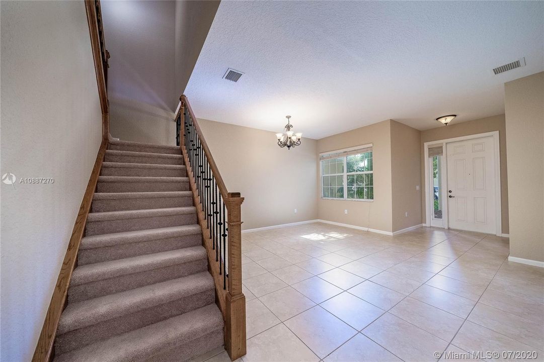 Recently Sold: $449,000 (5 beds, 4 baths, 3104 Square Feet)