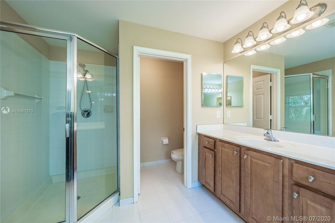 Recently Sold: $449,000 (5 beds, 4 baths, 3104 Square Feet)