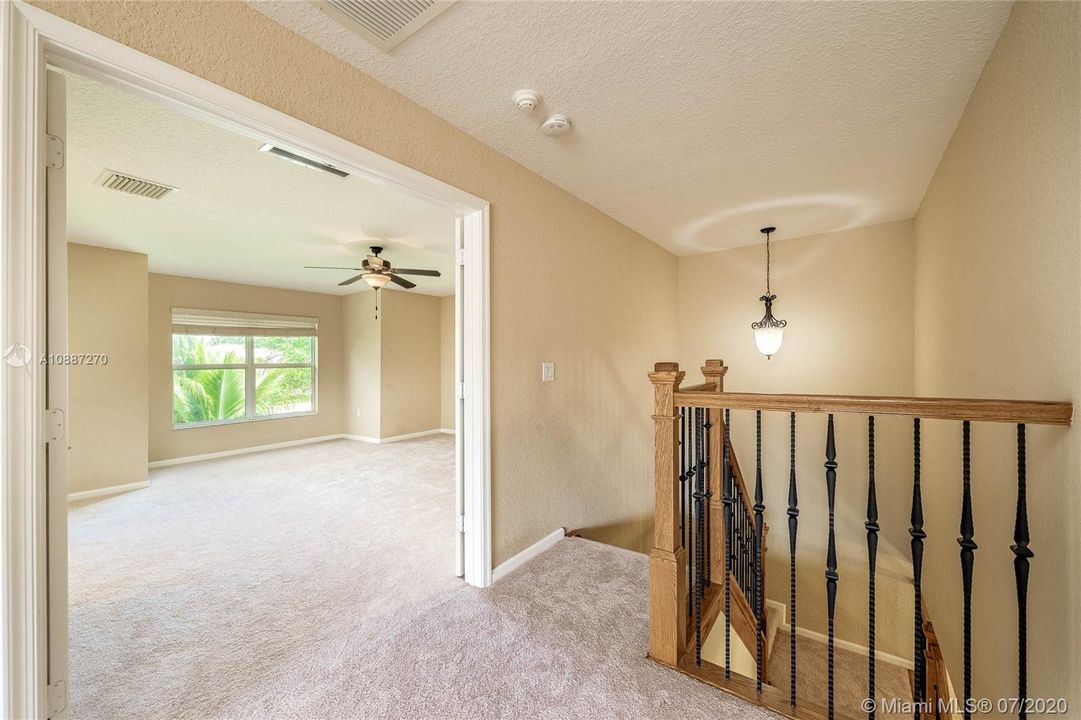 Recently Sold: $449,000 (5 beds, 4 baths, 3104 Square Feet)