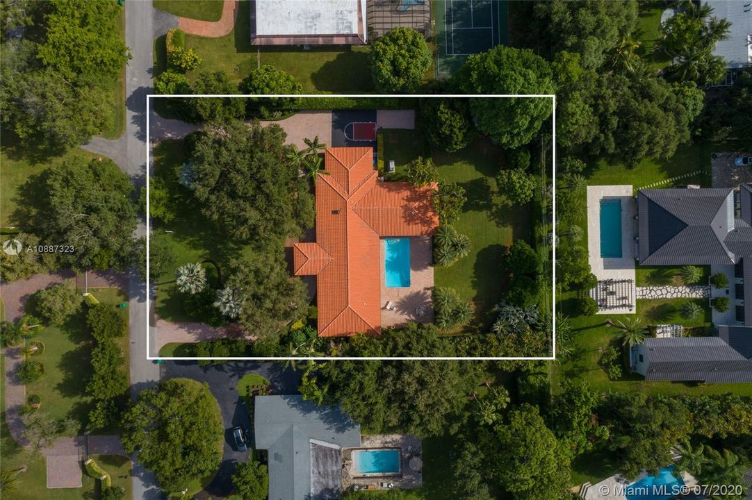 Недавно продано: $1,550,000 (4 спален, 4 ванн, 3061 Квадратных фут)