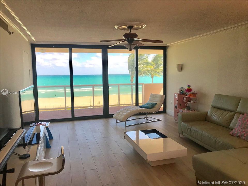 Recently Sold: $1,390,000 (3 beds, 2 baths, 1980 Square Feet)
