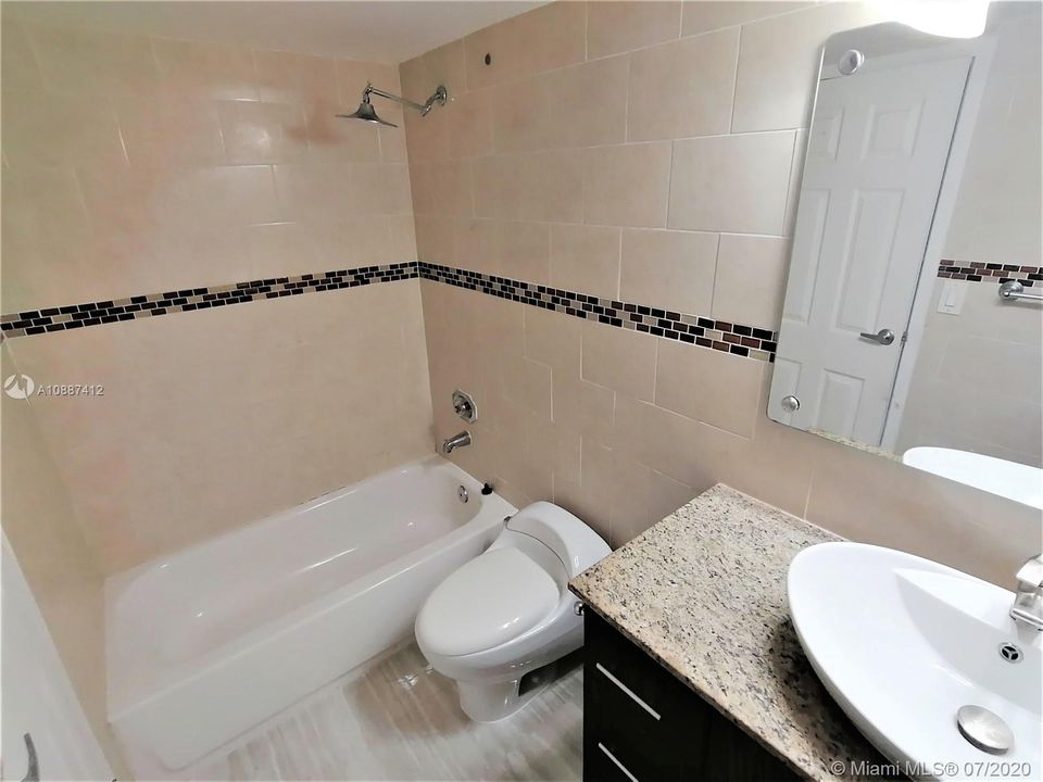 Vendido Recientemente: $285,000 (2 camas, 2 baños, 1030 Pies cuadrados)