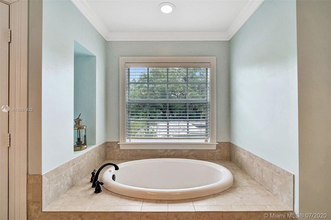 Recently Sold: $649,900 (4 beds, 3 baths, 2945 Square Feet)