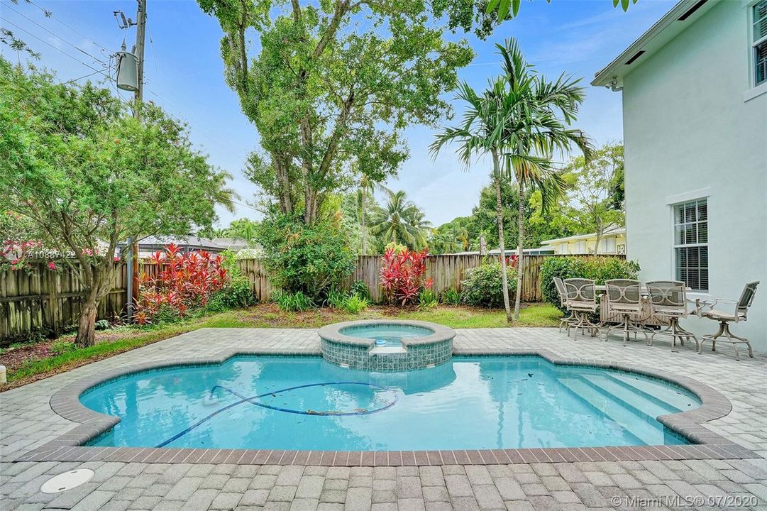 Recently Sold: $649,900 (4 beds, 3 baths, 2945 Square Feet)