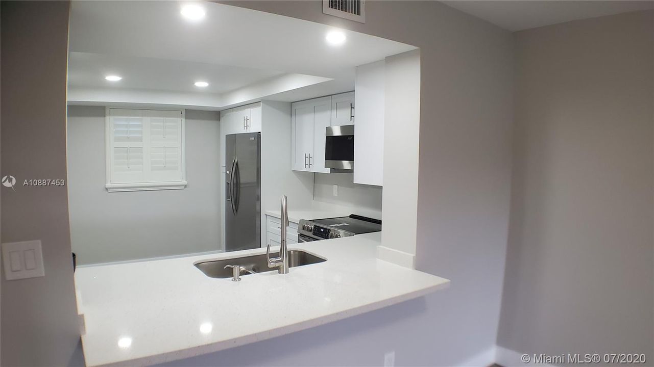 Vendido Recientemente: $269,900 (2 camas, 2 baños, 1292 Pies cuadrados)