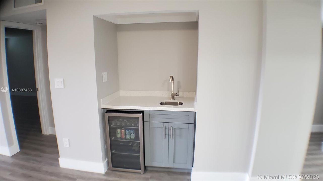 Vendido Recientemente: $269,900 (2 camas, 2 baños, 1292 Pies cuadrados)