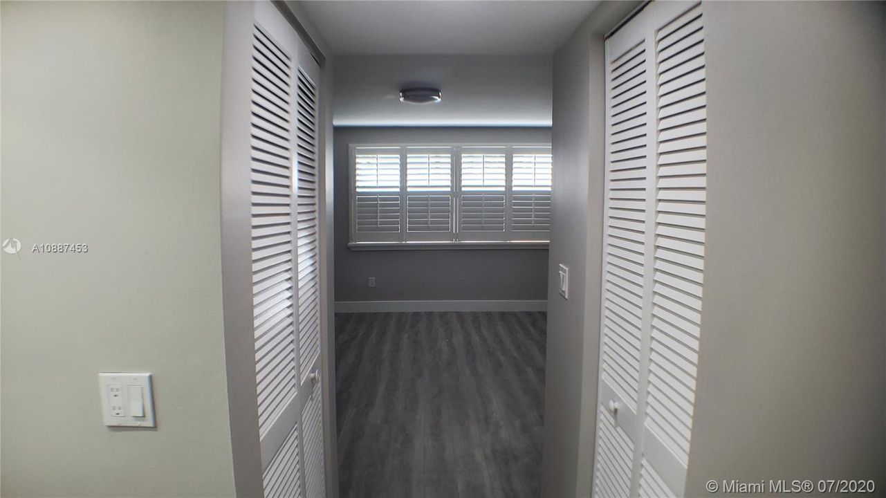 Vendido Recientemente: $269,900 (2 camas, 2 baños, 1292 Pies cuadrados)