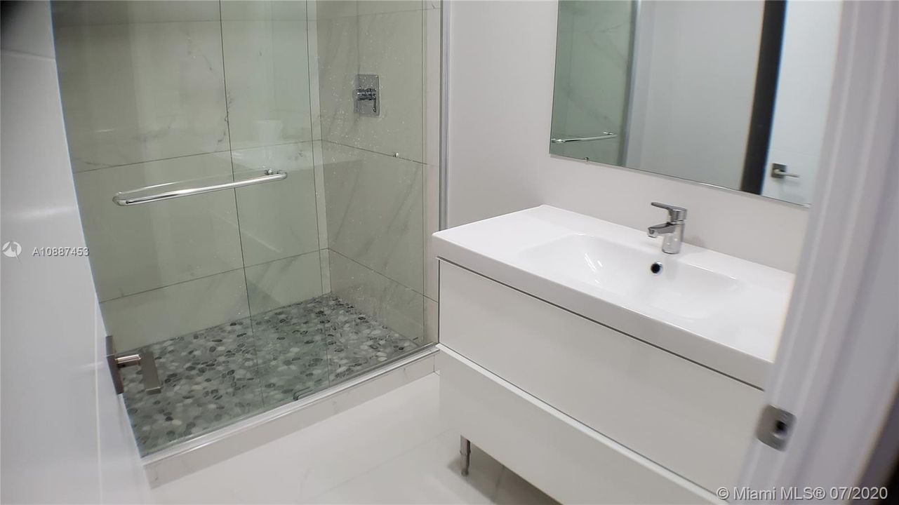 Vendido Recientemente: $269,900 (2 camas, 2 baños, 1292 Pies cuadrados)