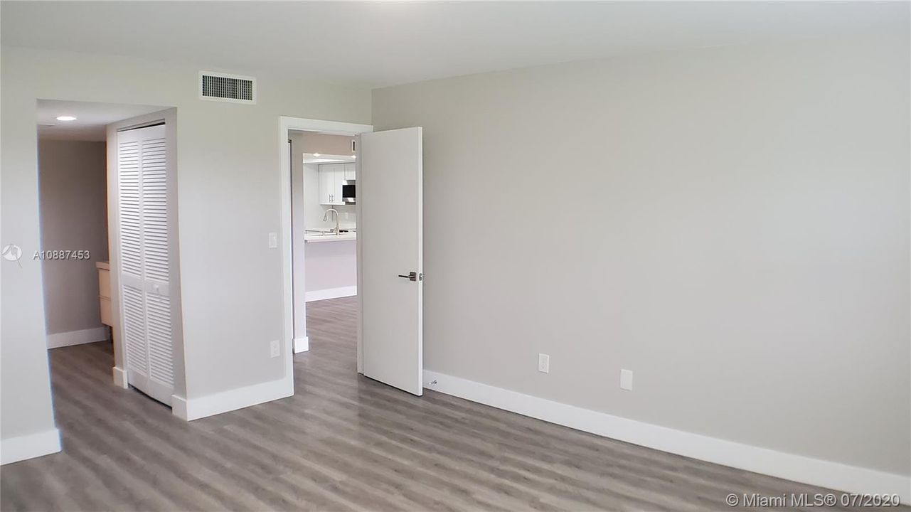 Vendido Recientemente: $269,900 (2 camas, 2 baños, 1292 Pies cuadrados)