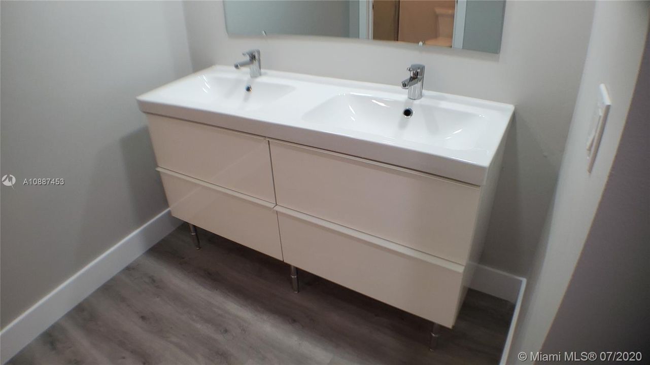 Vendido Recientemente: $269,900 (2 camas, 2 baños, 1292 Pies cuadrados)