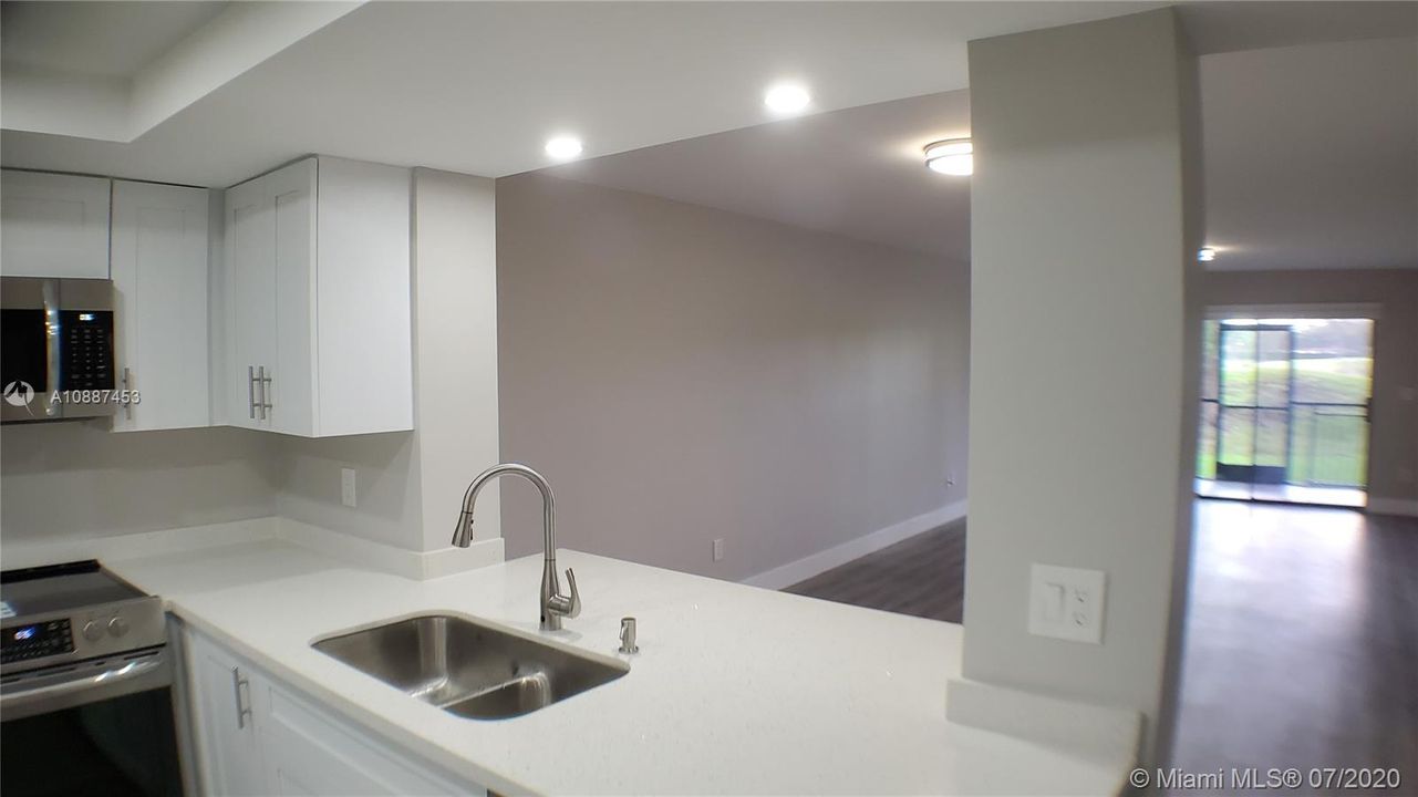 Vendido Recientemente: $269,900 (2 camas, 2 baños, 1292 Pies cuadrados)