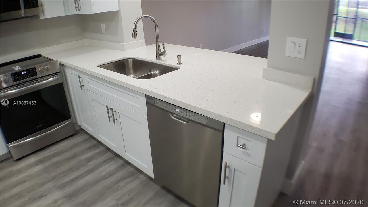 Vendido Recientemente: $269,900 (2 camas, 2 baños, 1292 Pies cuadrados)