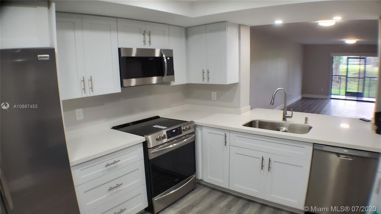 Vendido Recientemente: $269,900 (2 camas, 2 baños, 1292 Pies cuadrados)
