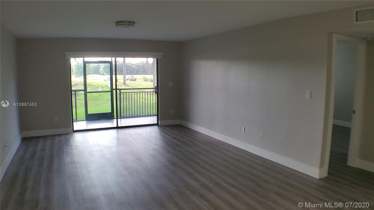 Vendido Recientemente: $269,900 (2 camas, 2 baños, 1292 Pies cuadrados)