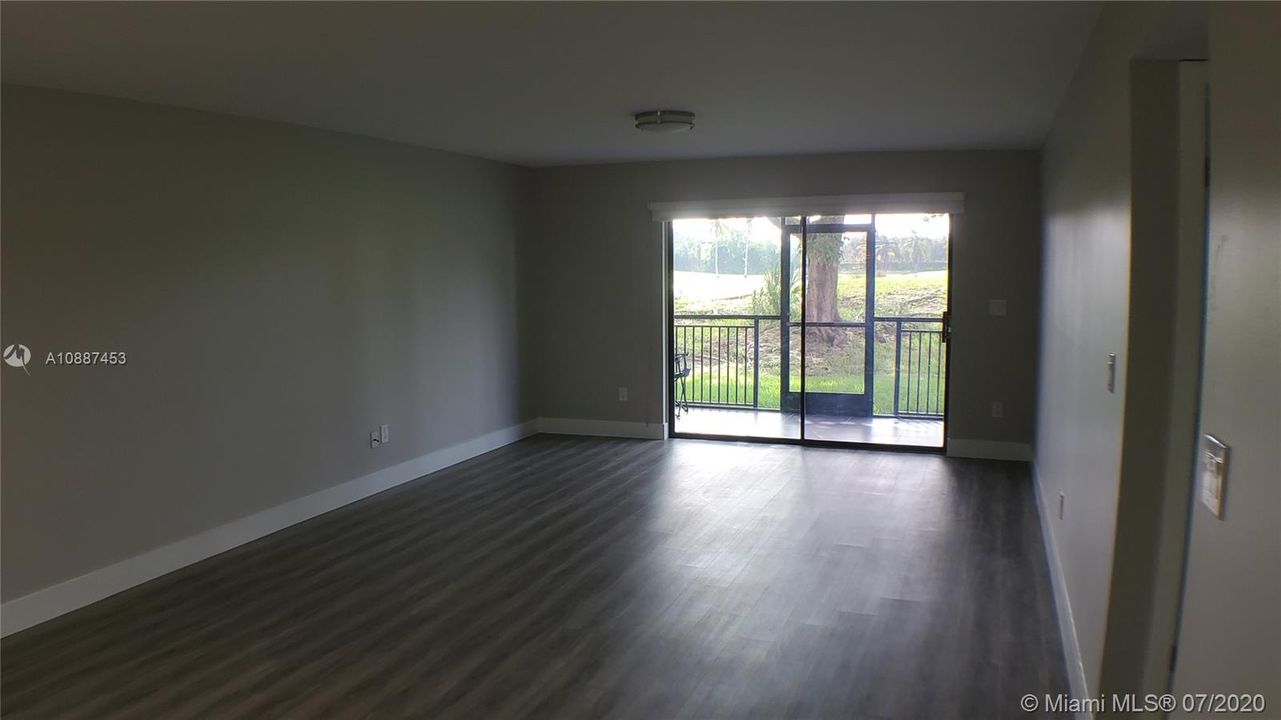 Vendido Recientemente: $269,900 (2 camas, 2 baños, 1292 Pies cuadrados)