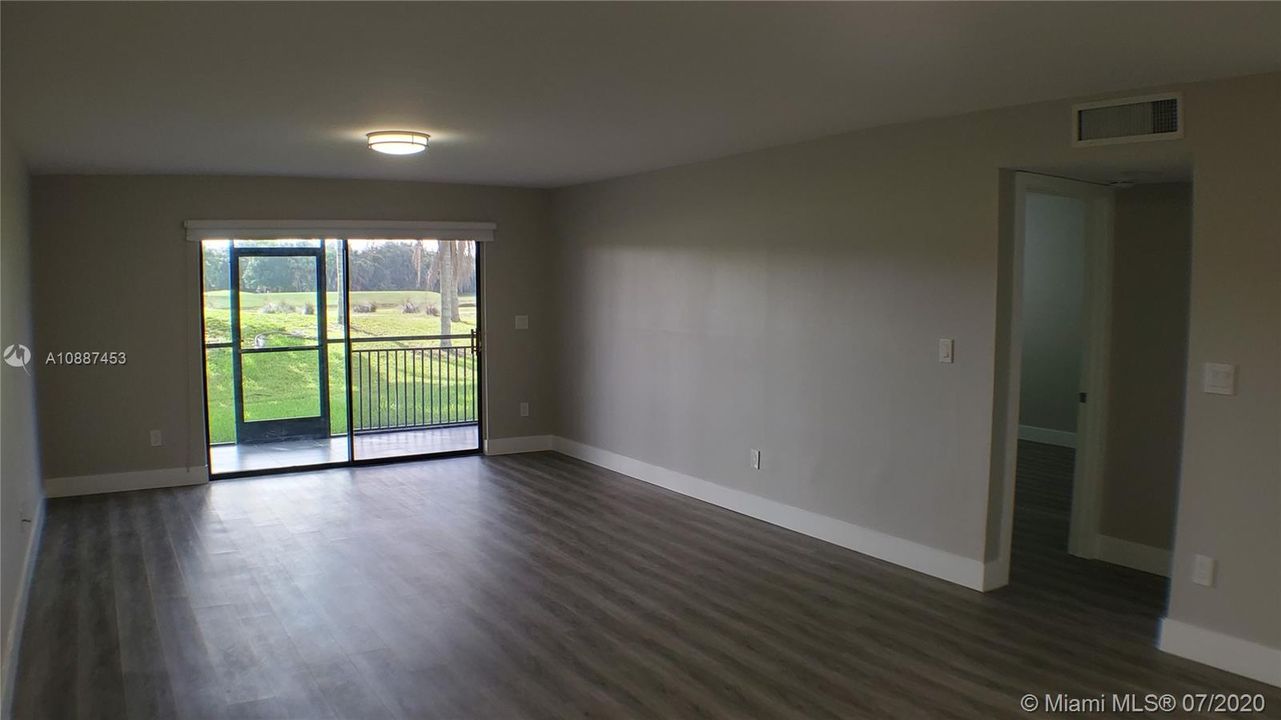 Vendido Recientemente: $269,900 (2 camas, 2 baños, 1292 Pies cuadrados)