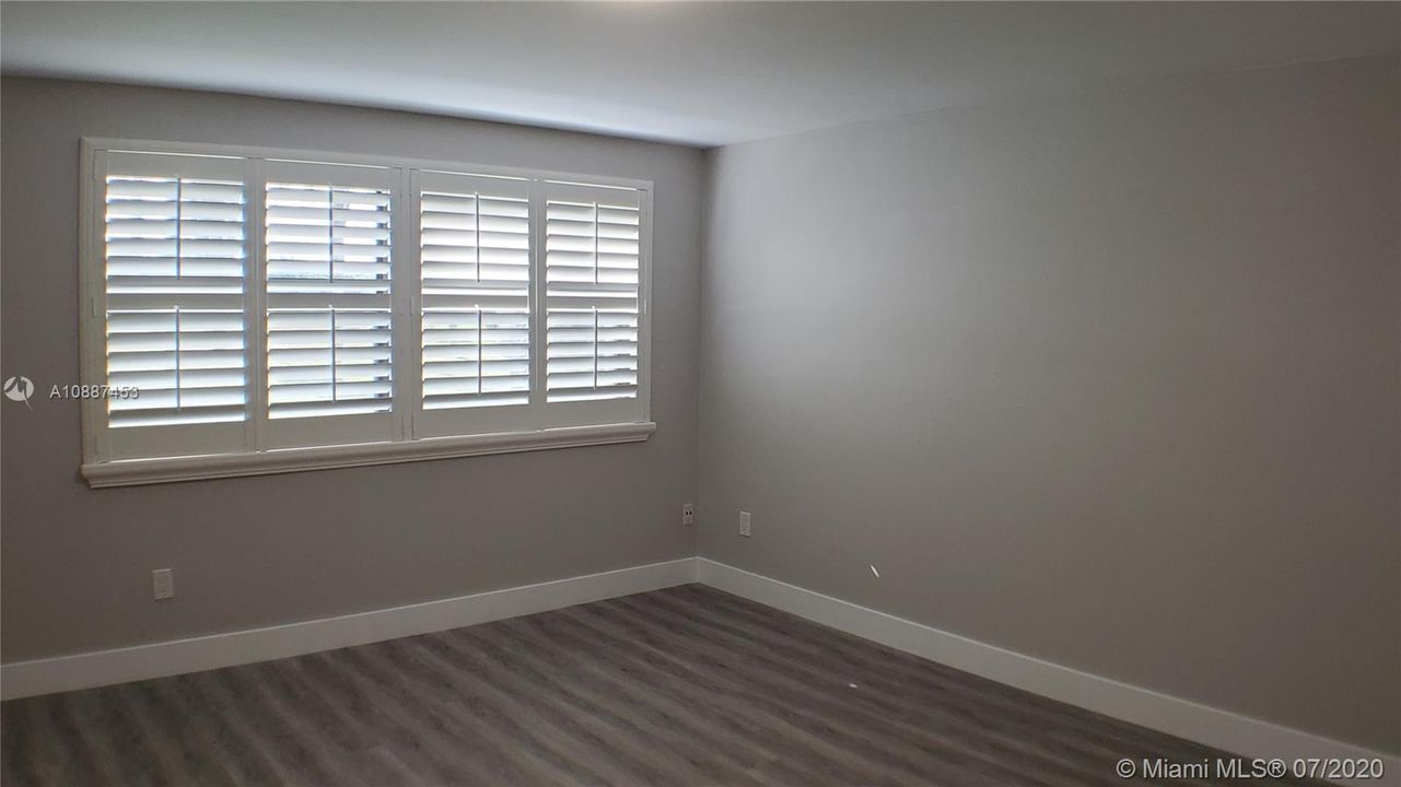 Vendido Recientemente: $269,900 (2 camas, 2 baños, 1292 Pies cuadrados)