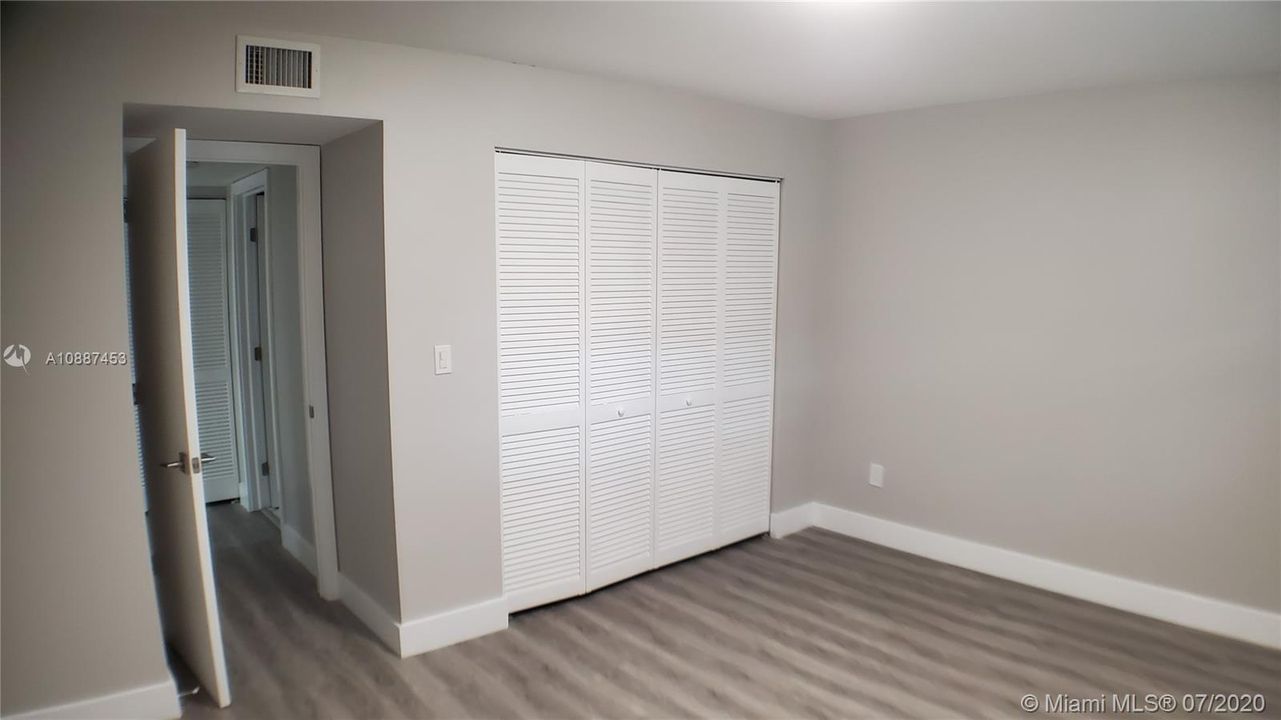 Vendido Recientemente: $269,900 (2 camas, 2 baños, 1292 Pies cuadrados)