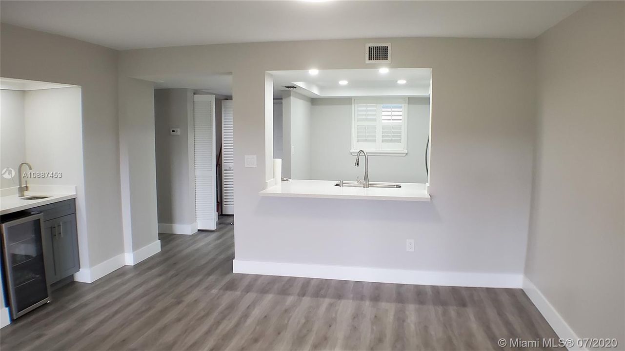 Vendido Recientemente: $269,900 (2 camas, 2 baños, 1292 Pies cuadrados)