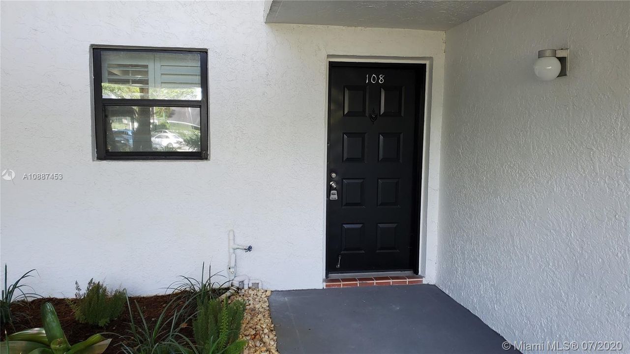 Vendido Recientemente: $269,900 (2 camas, 2 baños, 1292 Pies cuadrados)