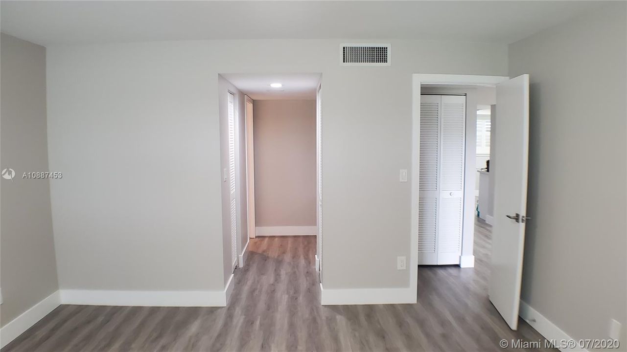 Vendido Recientemente: $269,900 (2 camas, 2 baños, 1292 Pies cuadrados)