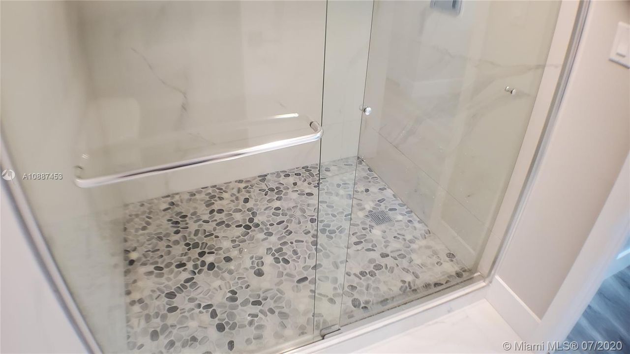 Vendido Recientemente: $269,900 (2 camas, 2 baños, 1292 Pies cuadrados)