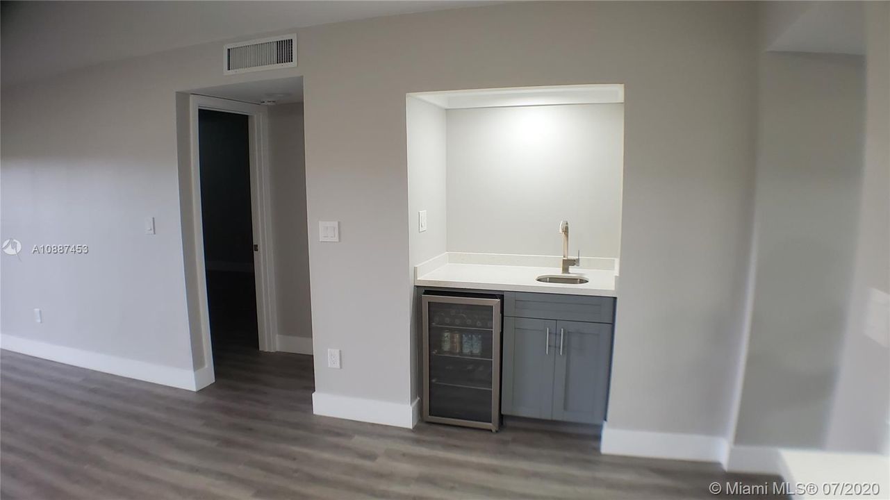 Vendido Recientemente: $269,900 (2 camas, 2 baños, 1292 Pies cuadrados)