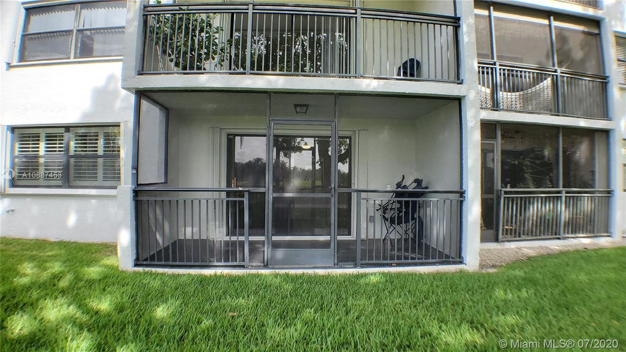 Vendido Recientemente: $269,900 (2 camas, 2 baños, 1292 Pies cuadrados)