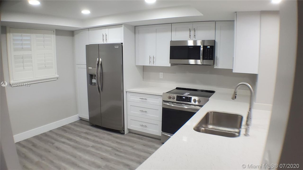 Vendido Recientemente: $269,900 (2 camas, 2 baños, 1292 Pies cuadrados)