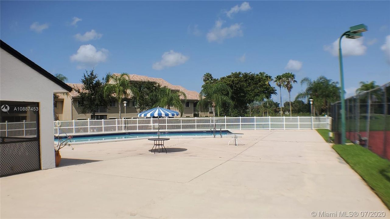 Vendido Recientemente: $269,900 (2 camas, 2 baños, 1292 Pies cuadrados)