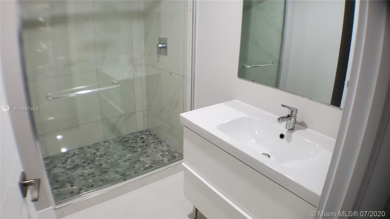 Vendido Recientemente: $269,900 (2 camas, 2 baños, 1292 Pies cuadrados)