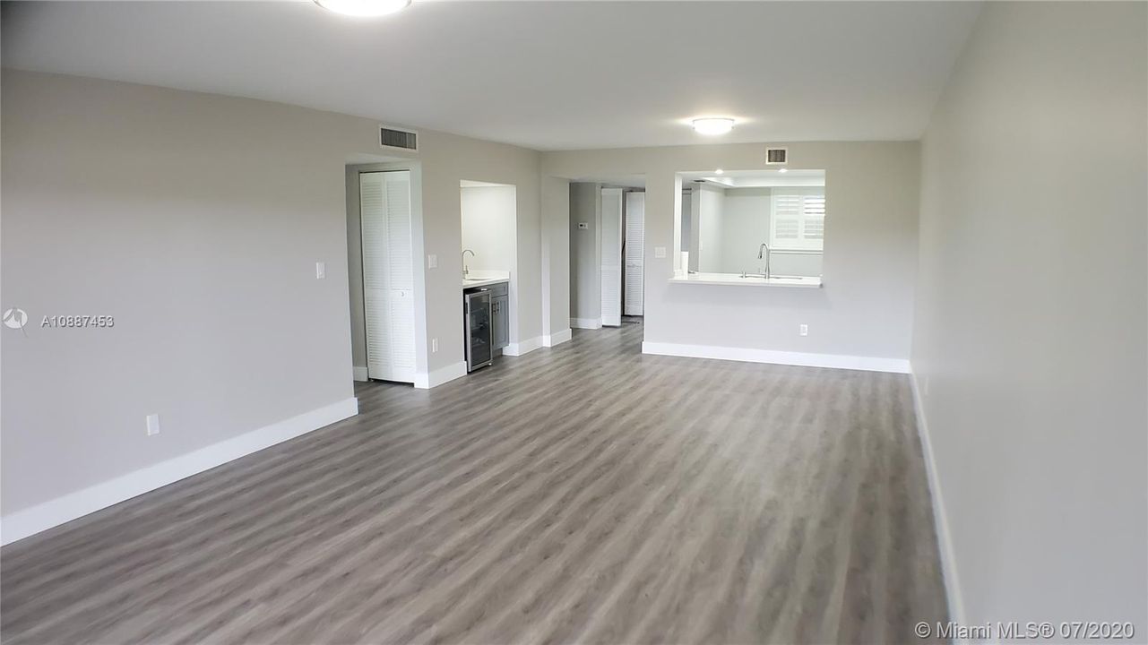Vendido Recientemente: $269,900 (2 camas, 2 baños, 1292 Pies cuadrados)