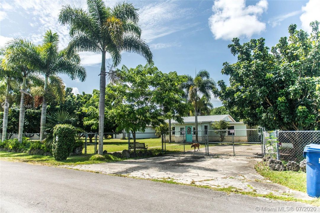 Недавно продано: $320,000 (2 спален, 1 ванн, 1066 Квадратных фут)