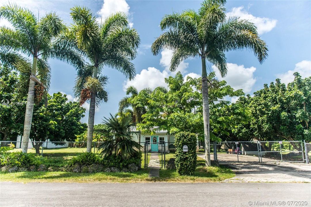 Недавно продано: $320,000 (2 спален, 1 ванн, 1066 Квадратных фут)