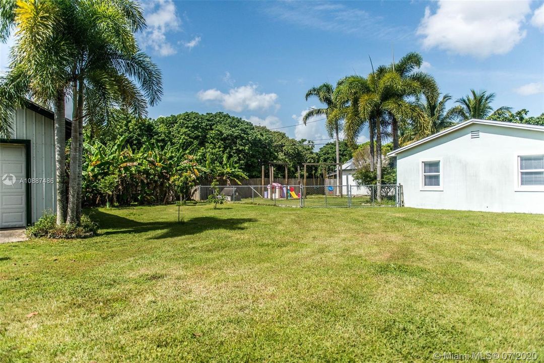 Недавно продано: $320,000 (2 спален, 1 ванн, 1066 Квадратных фут)