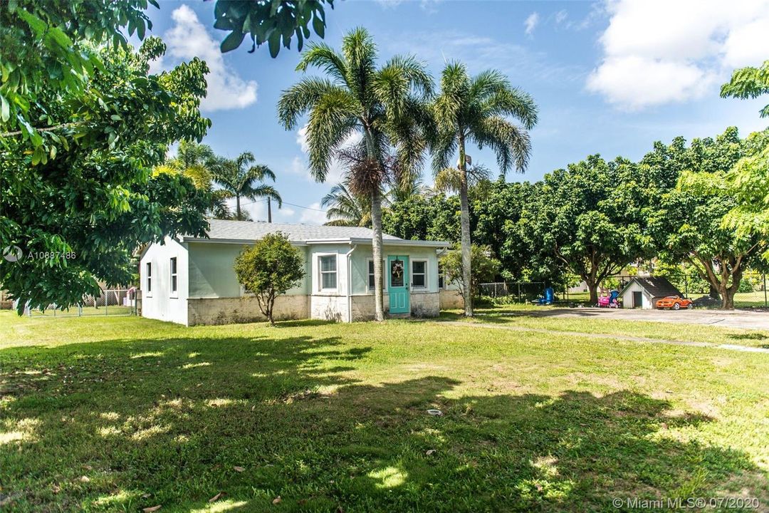 Недавно продано: $320,000 (2 спален, 1 ванн, 1066 Квадратных фут)