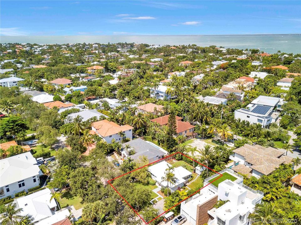 Recently Sold: $1,249,000 (3 beds, 1 baths, 1044 Square Feet)