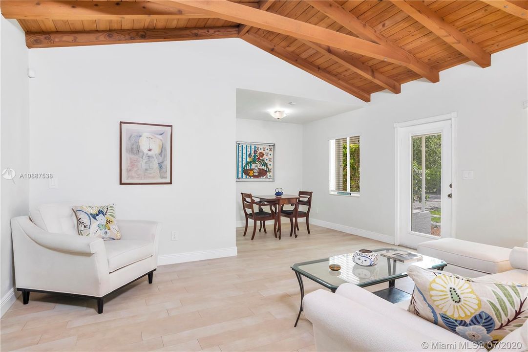Recently Sold: $1,249,000 (3 beds, 1 baths, 1044 Square Feet)