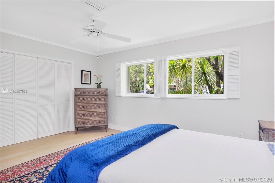 Recently Sold: $1,249,000 (3 beds, 1 baths, 1044 Square Feet)