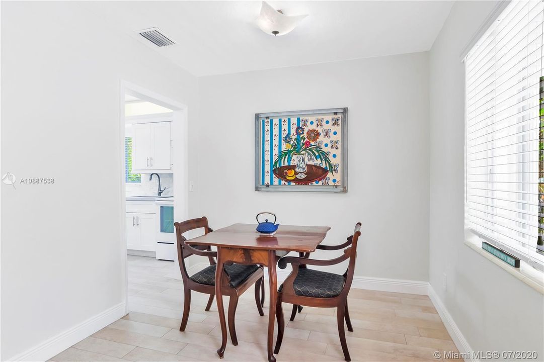 Recently Sold: $1,249,000 (3 beds, 1 baths, 1044 Square Feet)