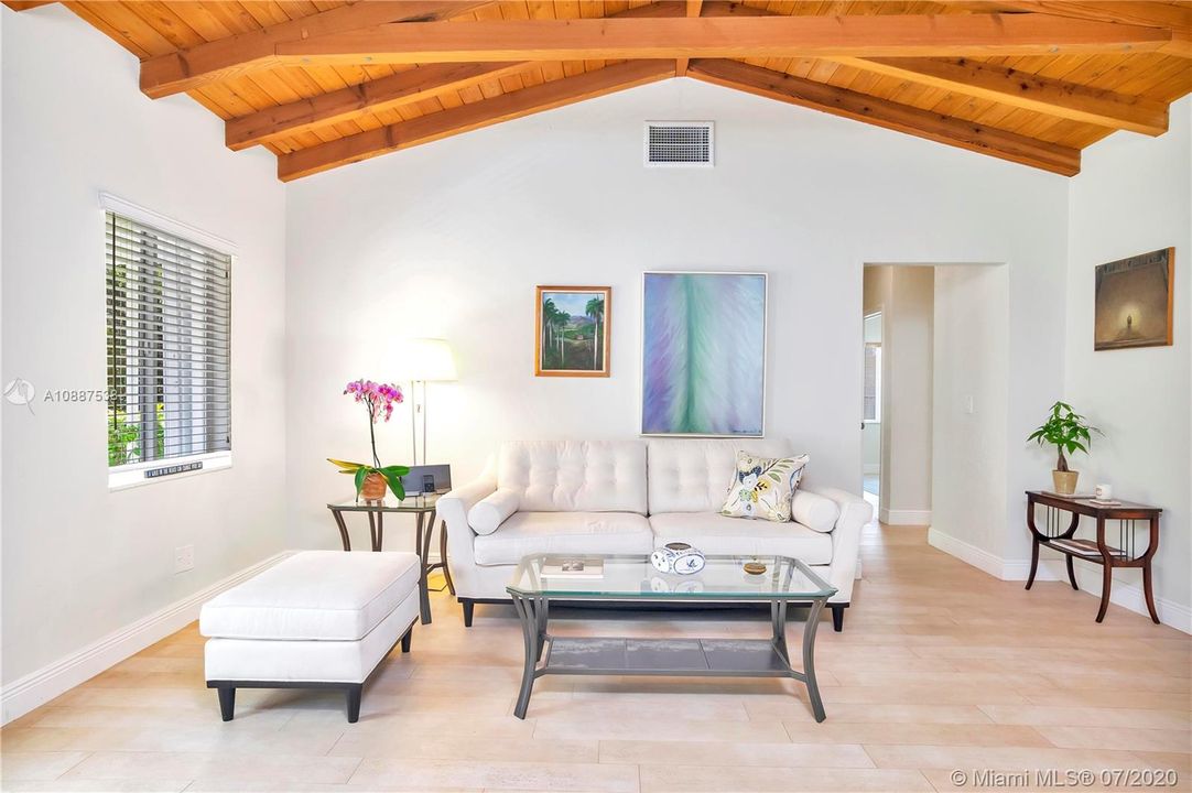 Recently Sold: $1,249,000 (3 beds, 1 baths, 1044 Square Feet)
