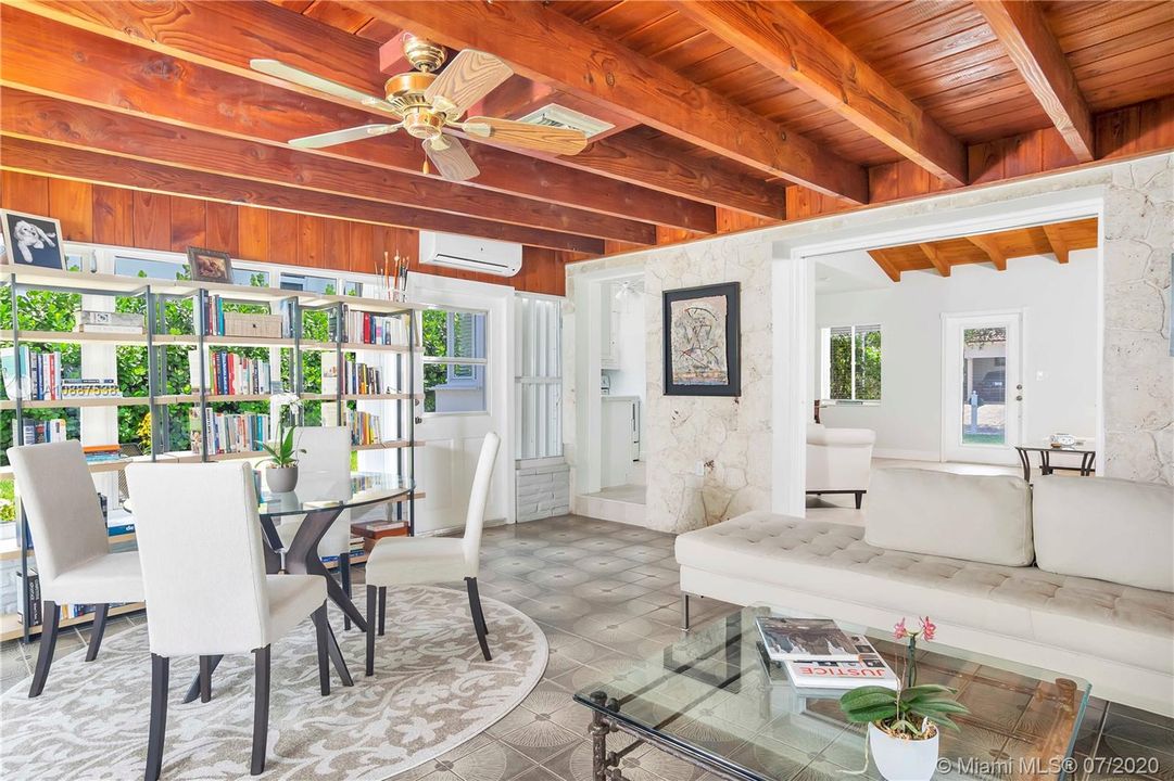 Recently Sold: $1,249,000 (3 beds, 1 baths, 1044 Square Feet)