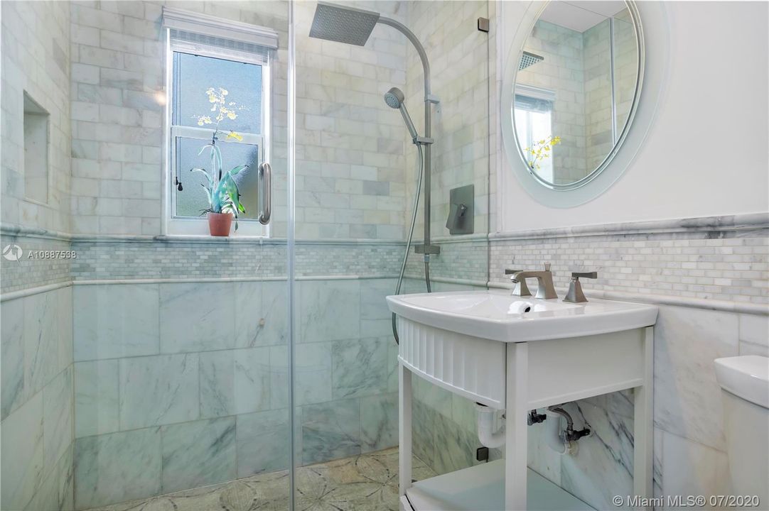 Recently Sold: $1,249,000 (3 beds, 1 baths, 1044 Square Feet)