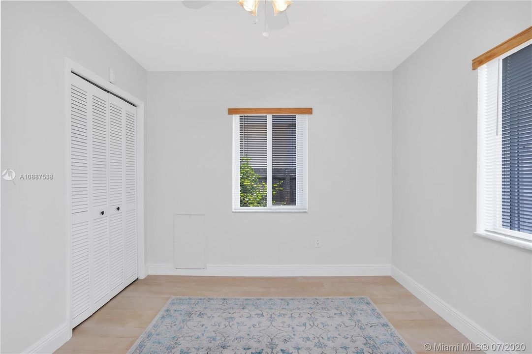 Recently Sold: $1,249,000 (3 beds, 1 baths, 1044 Square Feet)
