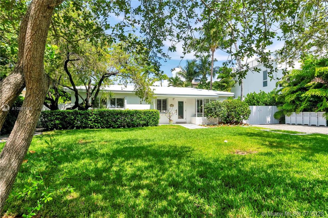 Recently Sold: $1,249,000 (3 beds, 1 baths, 1044 Square Feet)