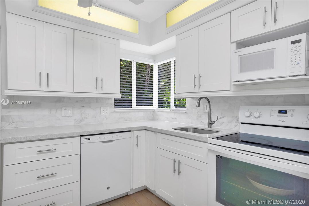 Recently Sold: $1,249,000 (3 beds, 1 baths, 1044 Square Feet)